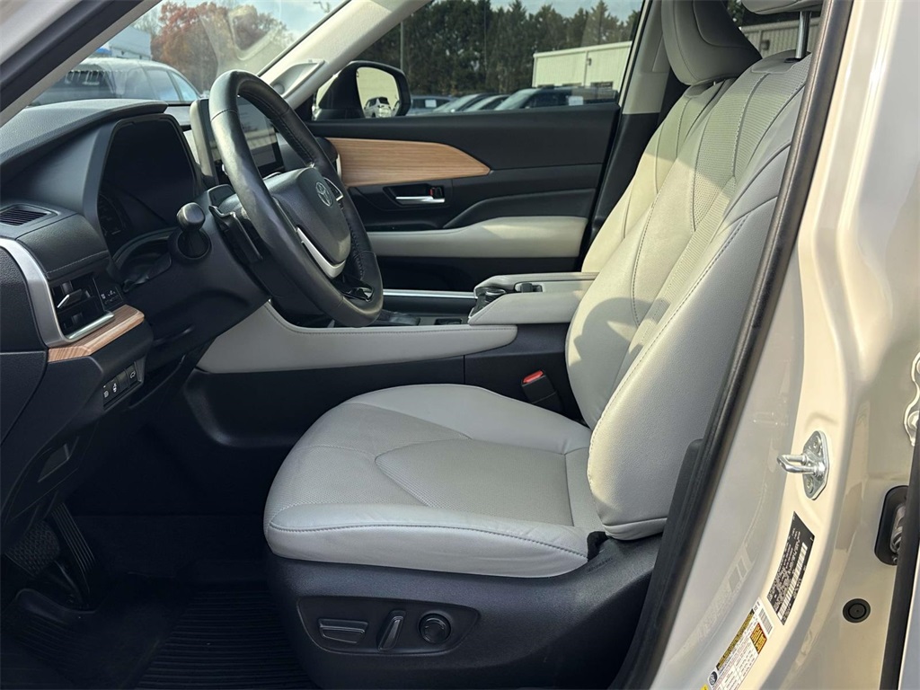 2024 Toyota Grand Highlander Platinum photo 4
