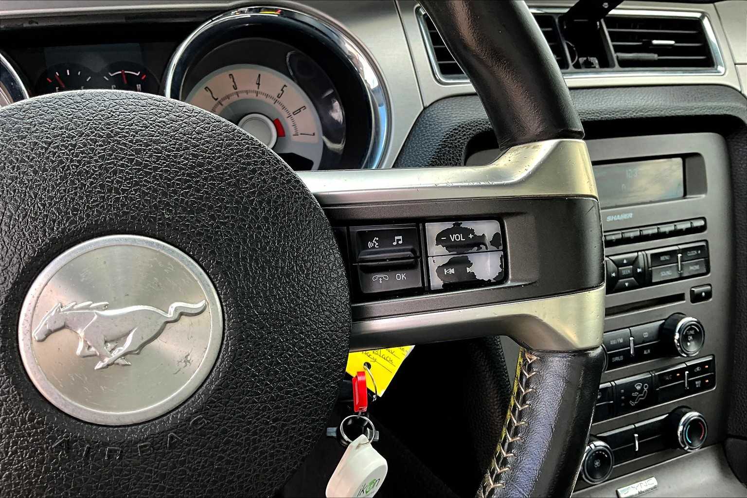 2010 Ford Mustang V6 Convertible photo 21