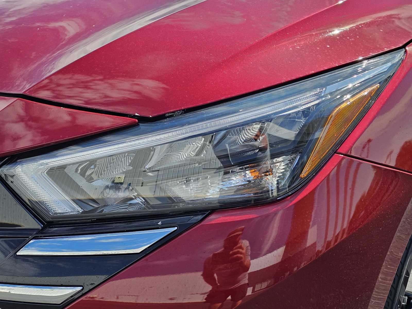 2025 Nissan Versa SV photo 4