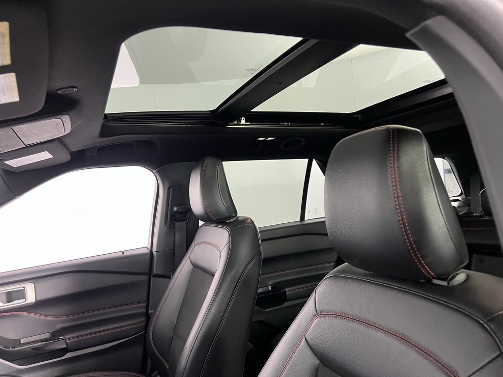 2024 Ford Explorer ST-Line photo 20