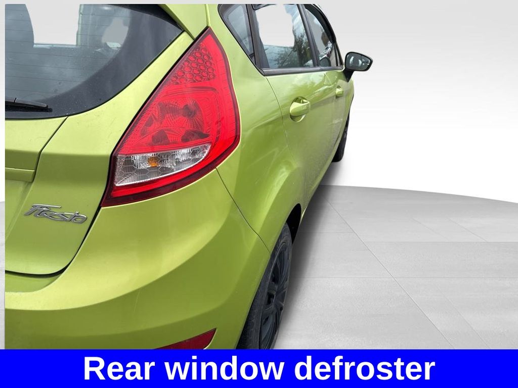 2011 Ford Fiesta SE photo 4