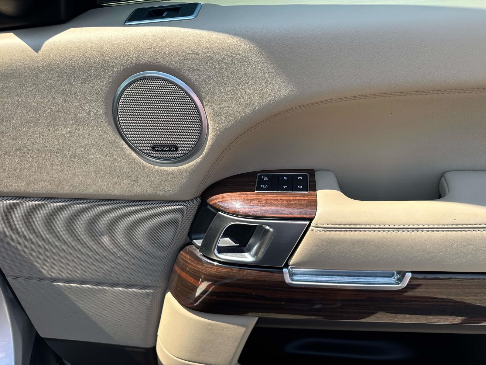 2016 Land Rover Range Rover SuperCharged HSE photo 14