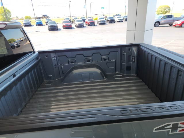 2025 Chevrolet Silverado 1500 LT photo 4