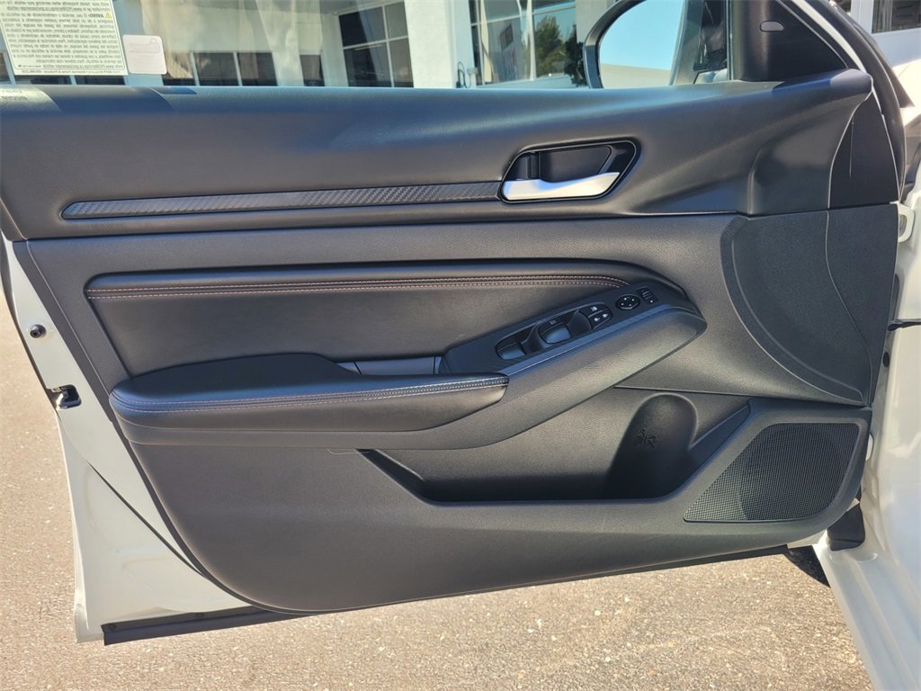 2021 Nissan Altima 2.5 SR photo 16