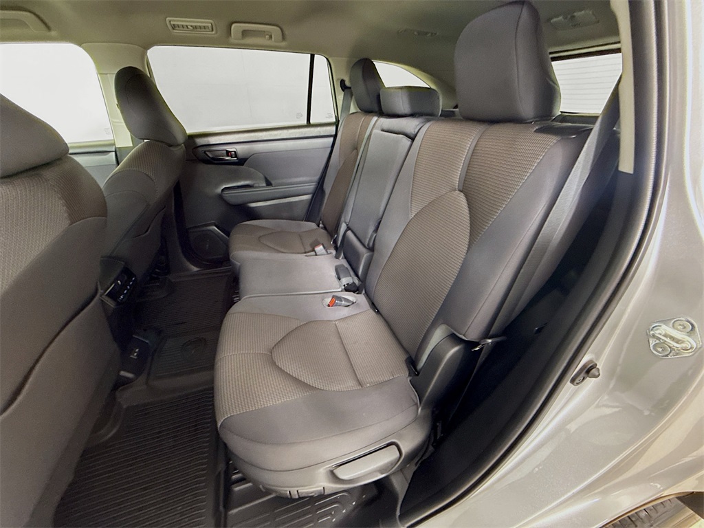 2023 Toyota Highlander L photo 21
