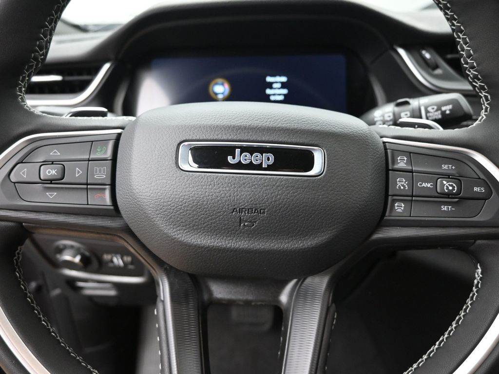 2025 Jeep Grand Cherokee Altitude photo 15