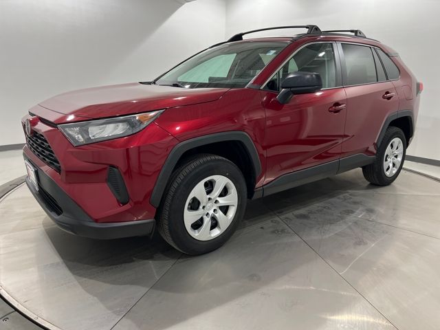 2021 Toyota RAV4 LE's photo