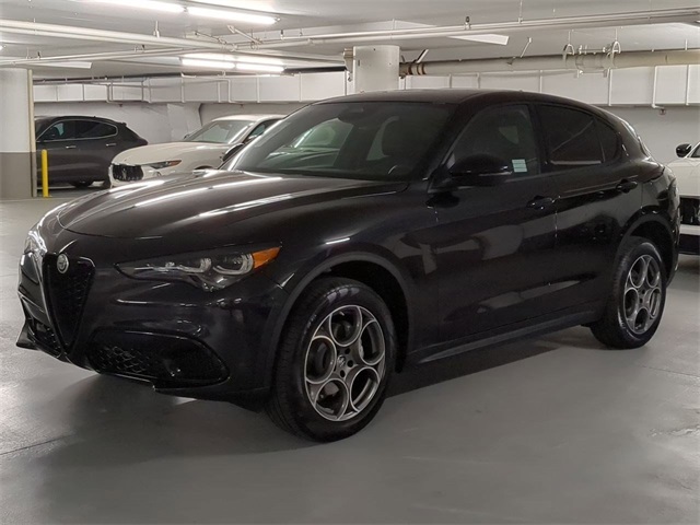 2025 Alfa Romeo Stelvio Sprint Base photo 2