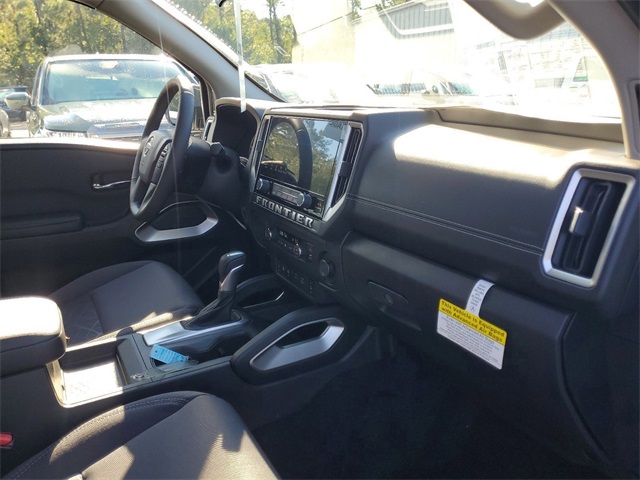 2025 Nissan Frontier Crew Cab SV photo 24