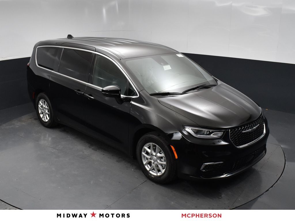 2026 Chrysler Pacifica Select's photo
