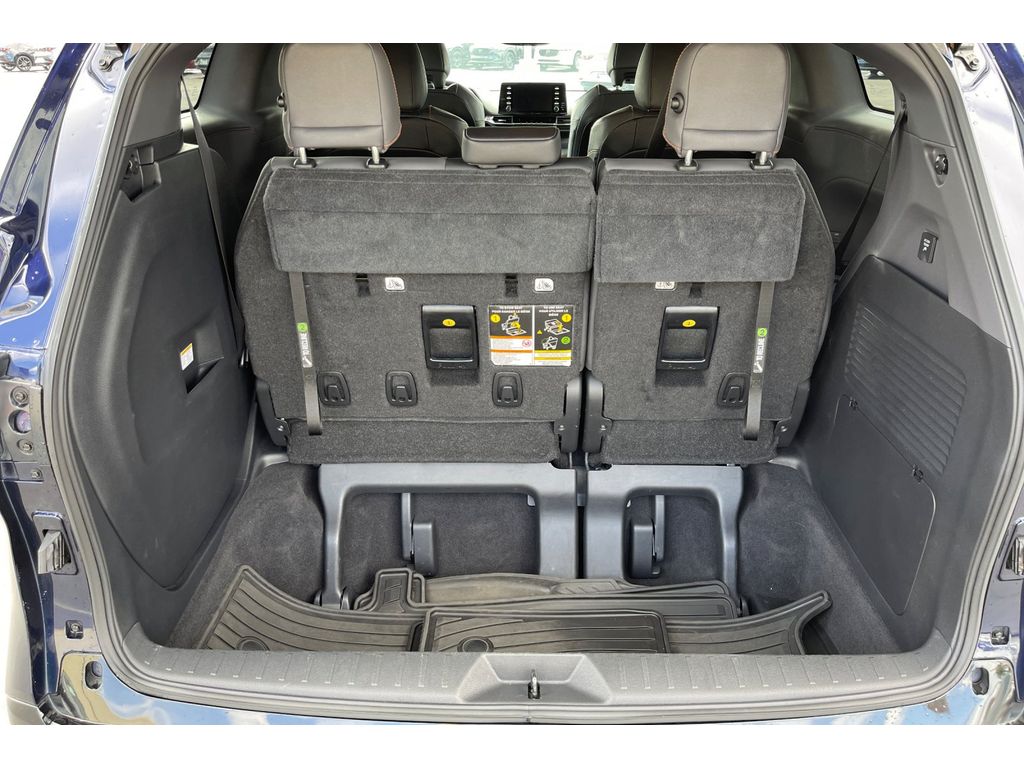2022 Toyota Sienna XSE photo 16