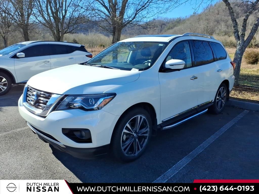 2019 Nissan Pathfinder Platinum's photo