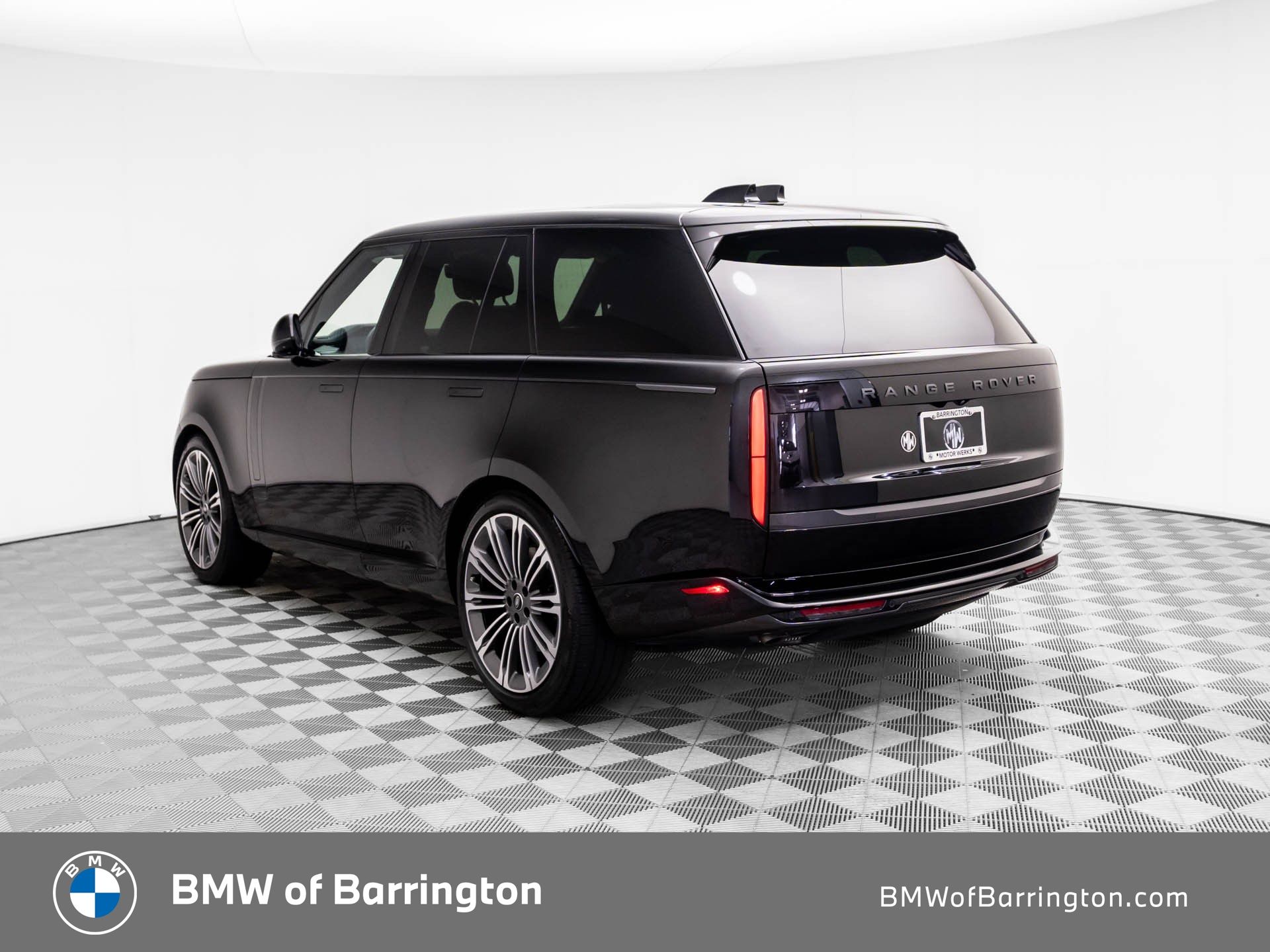 2025 Land Rover Range Rover SE photo 3
