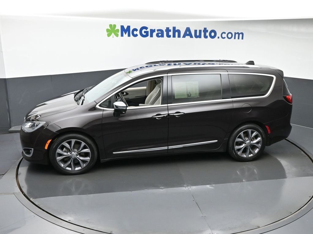 2017 Chrysler Pacifica Limited photo 19