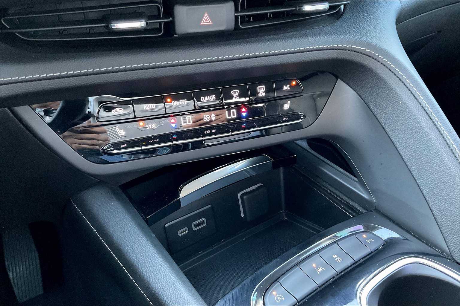 2023 Buick Envision Essence photo 29