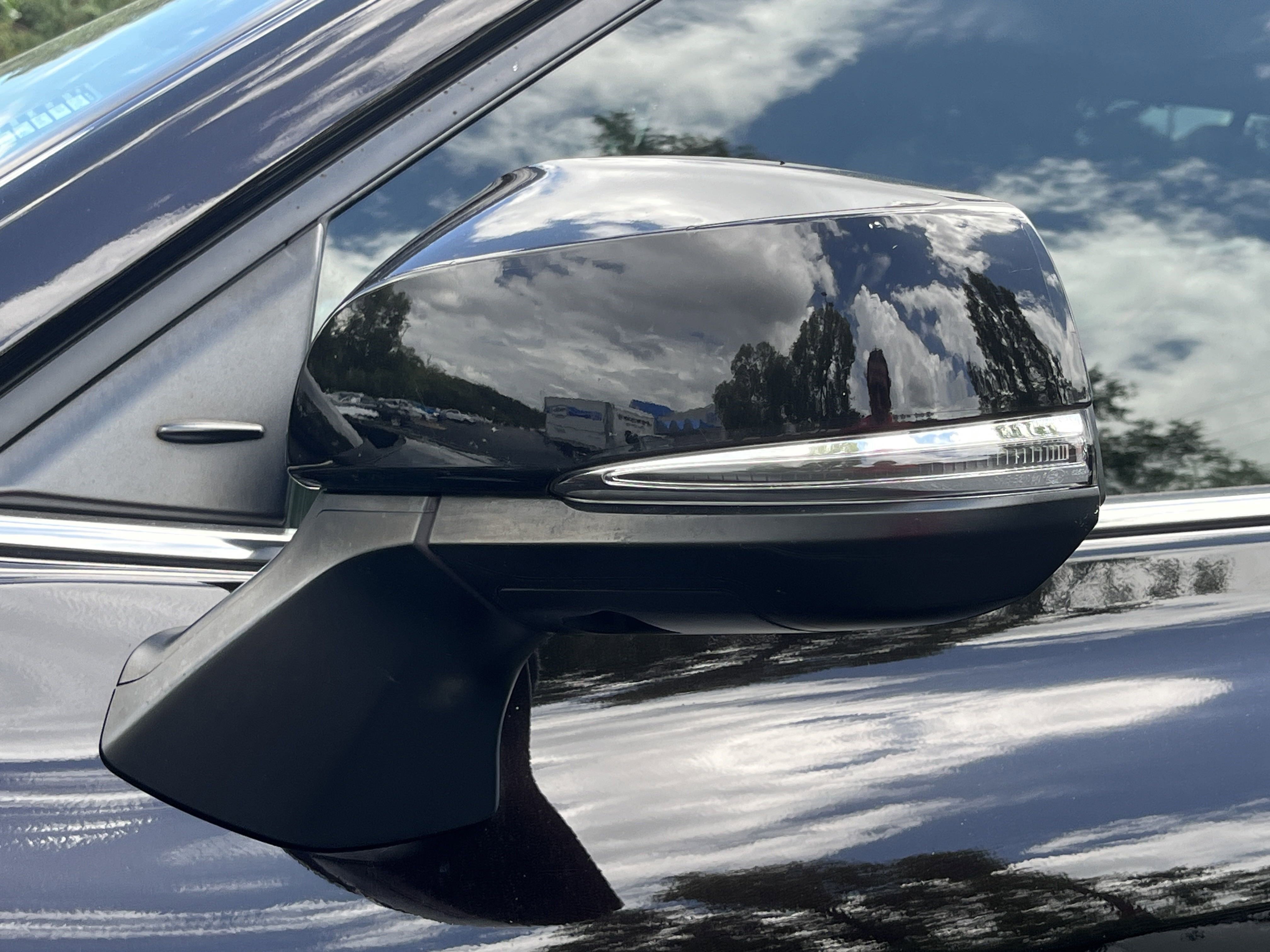 2020 Toyota Highlander Hybrid Limited photo 13