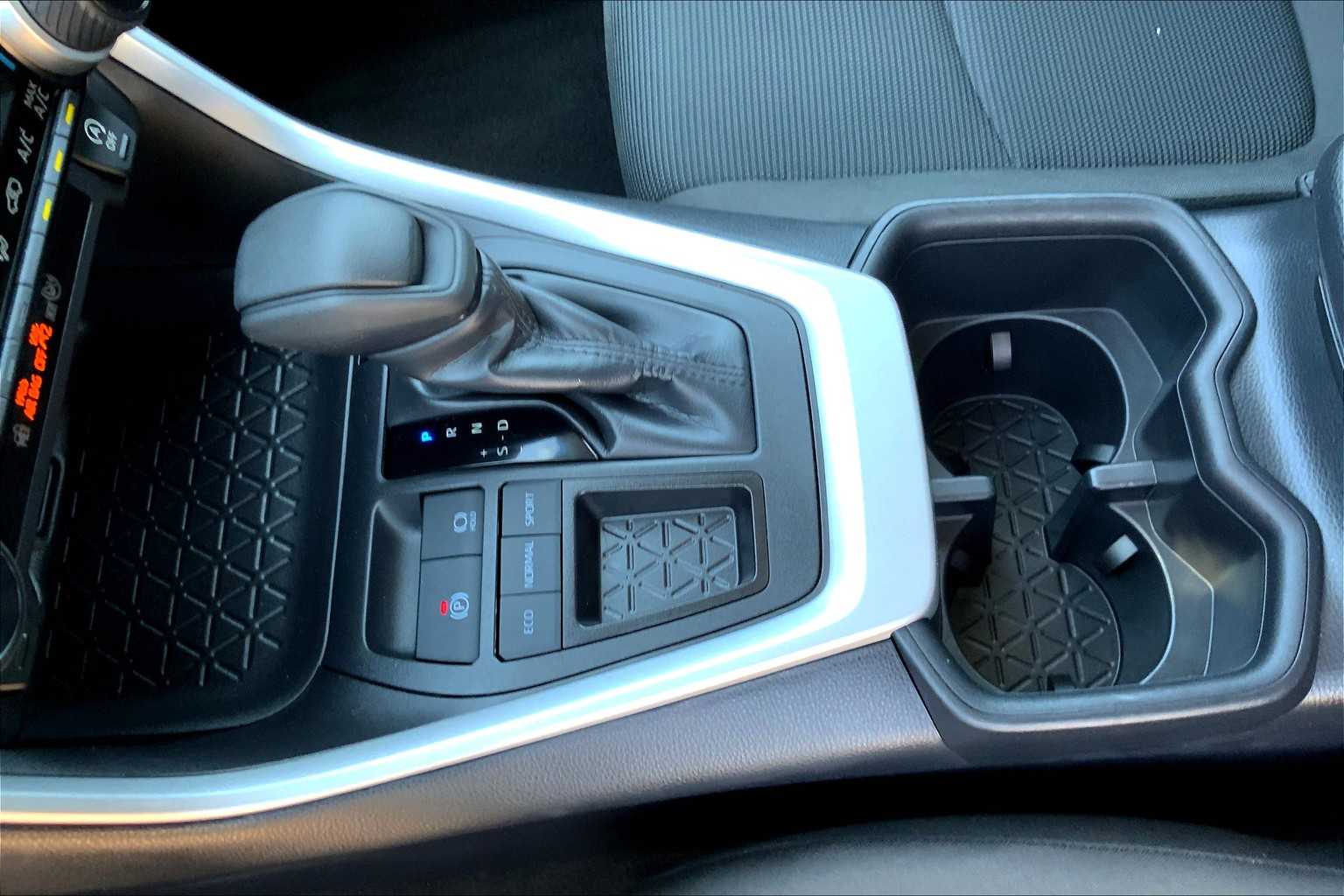 2025 Toyota RAV4 LE photo 13