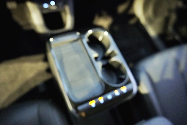 Used 2025 Green Hyundai SEL image 37