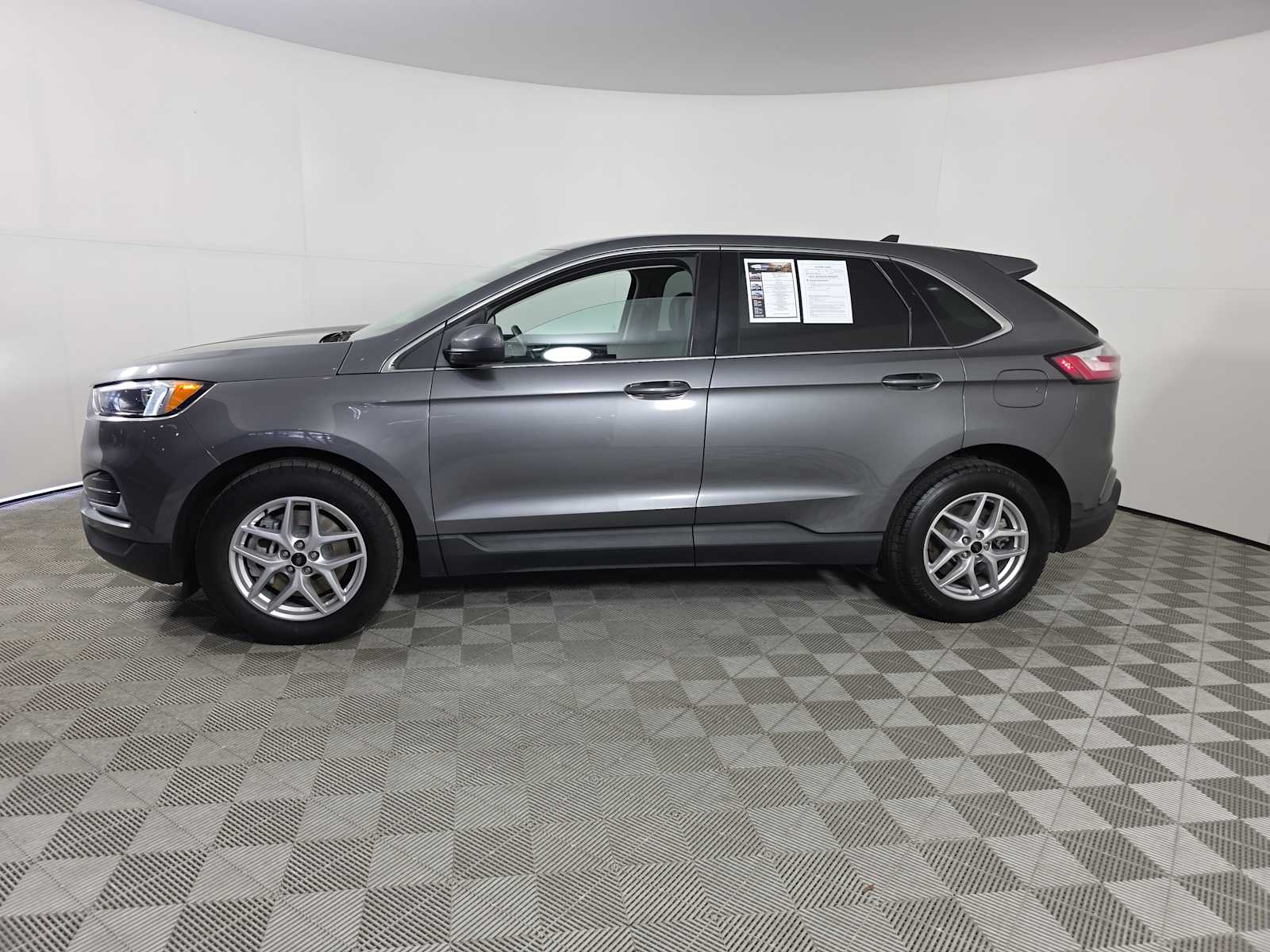 2023 Ford Edge SEL photo 7