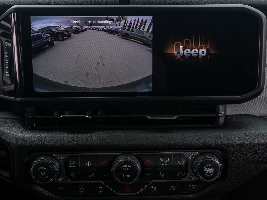 New 2026 Bright White Clear-Coat Exterior Paint Jeep Sport S image 29