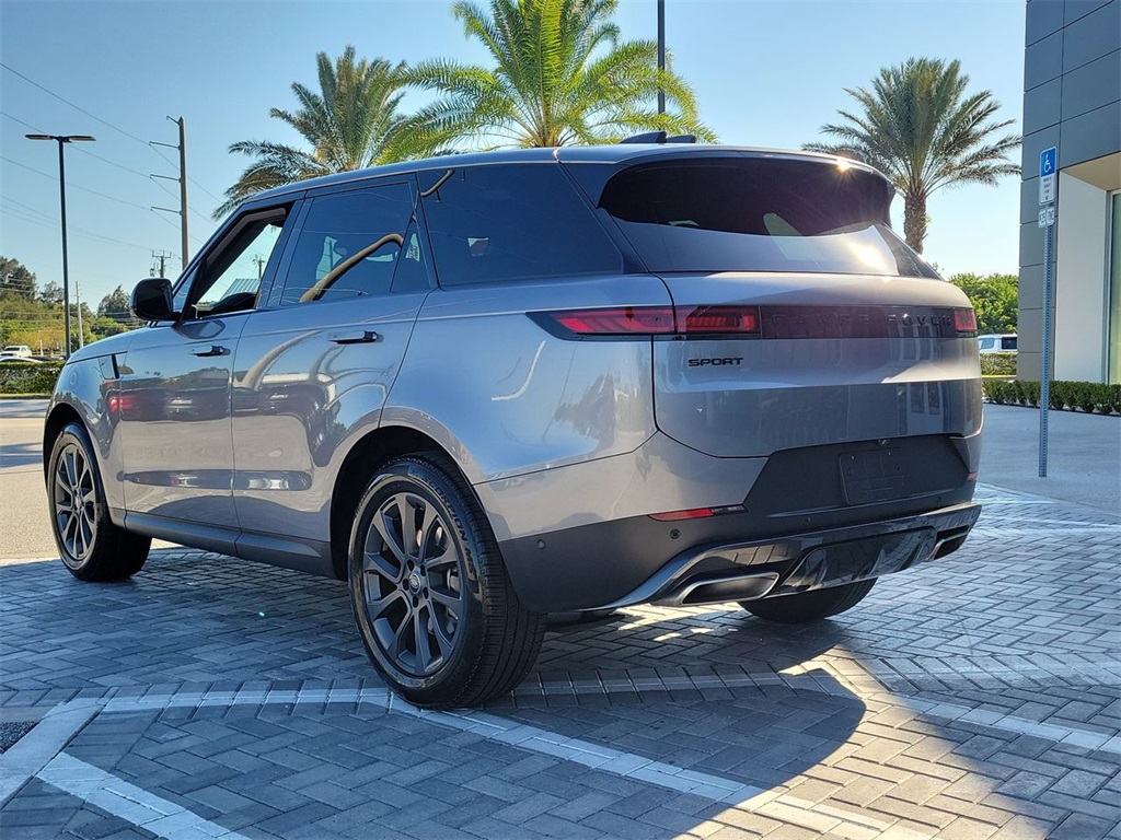 2025 Land Rover Range Rover Sport SE photo 3