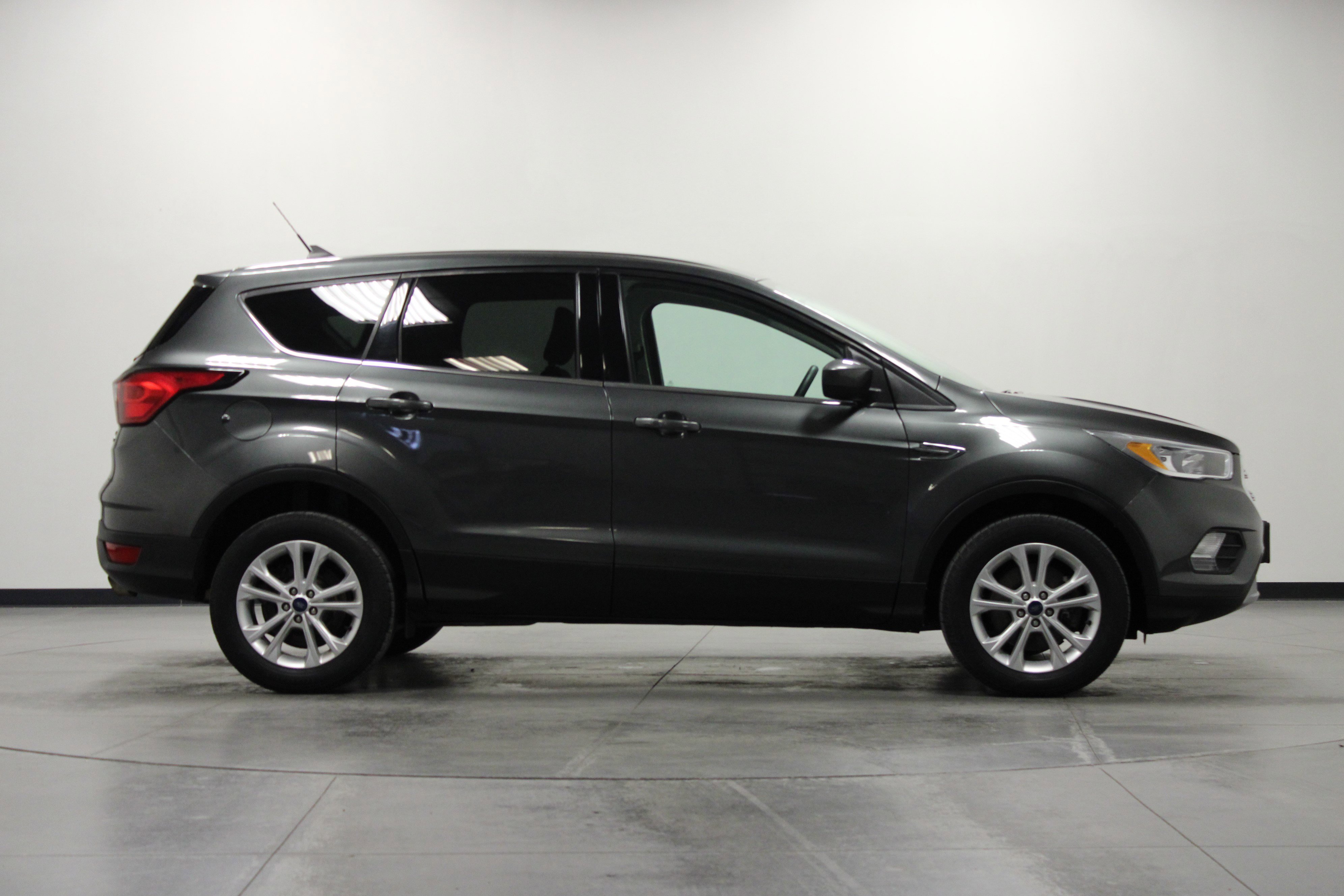 2019 Ford Escape SE photo 2