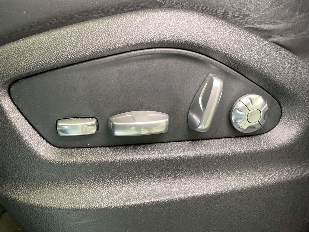 2020 Porsche Cayenne Base photo 15