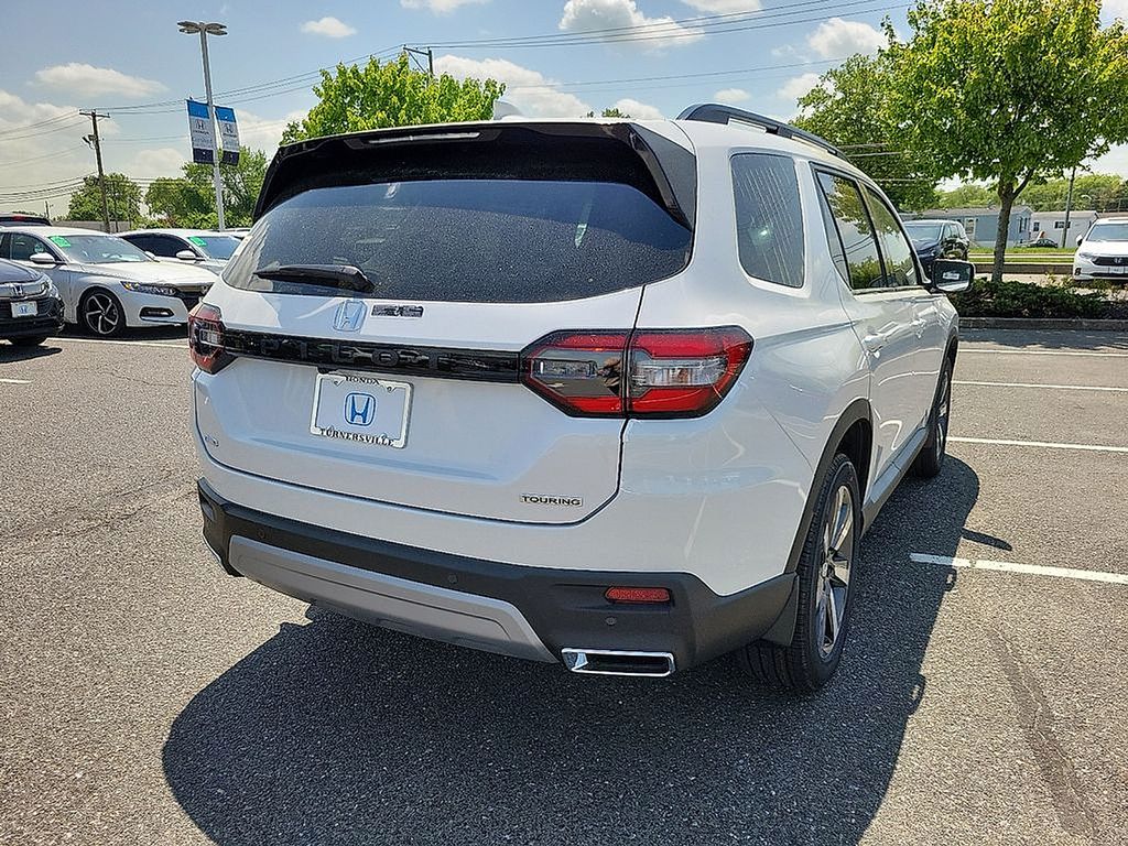 2025 Honda Pilot Touring photo 3