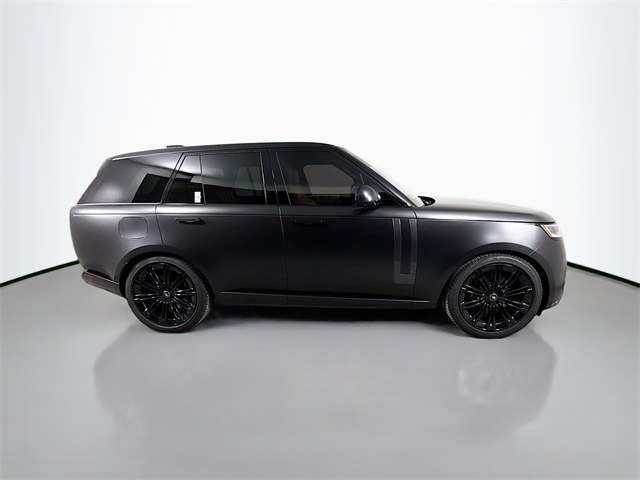 2023 Land Rover Range Rover SE photo 4