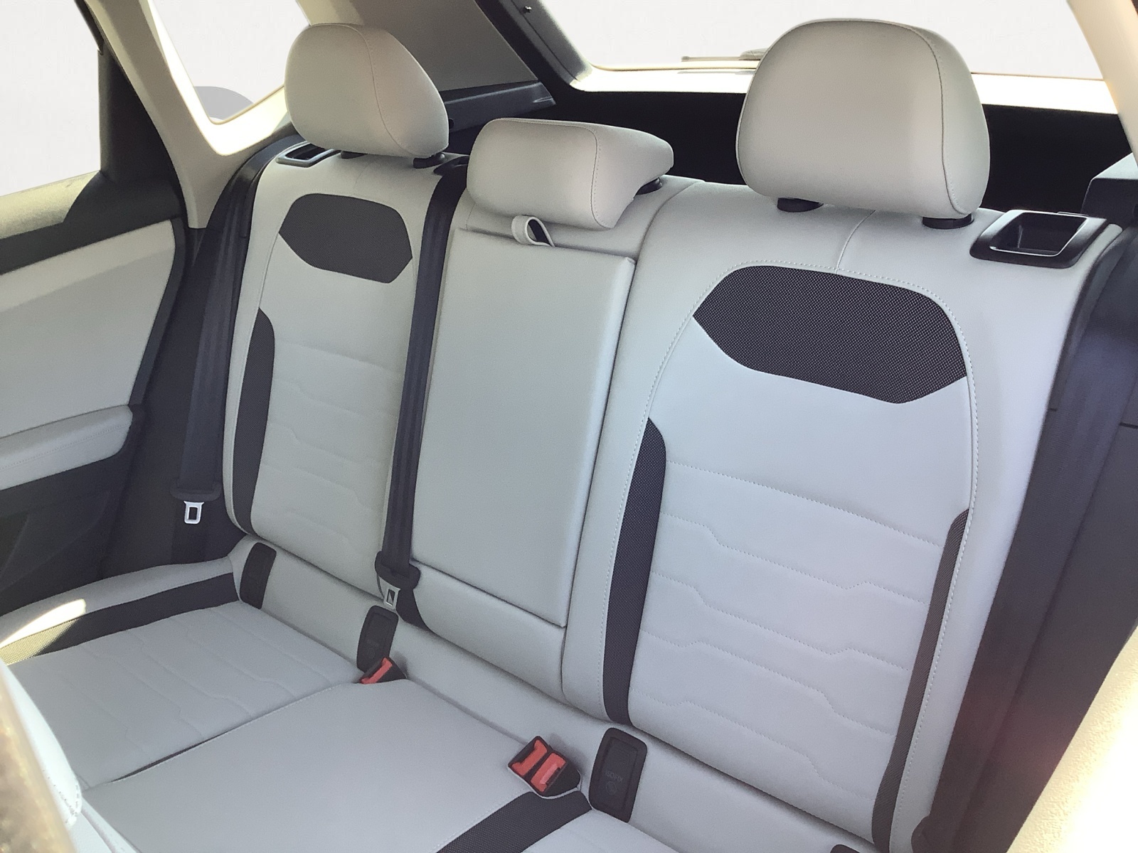 2025 Volkswagen Taos SE photo 20