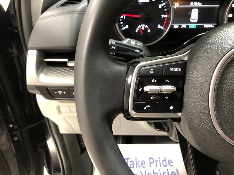 2024 Kia Carnival LX photo 22