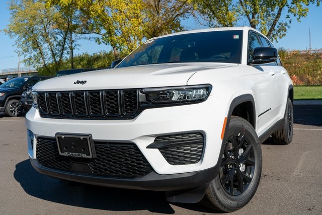2025 Jeep Grand Cherokee Altitude's photo