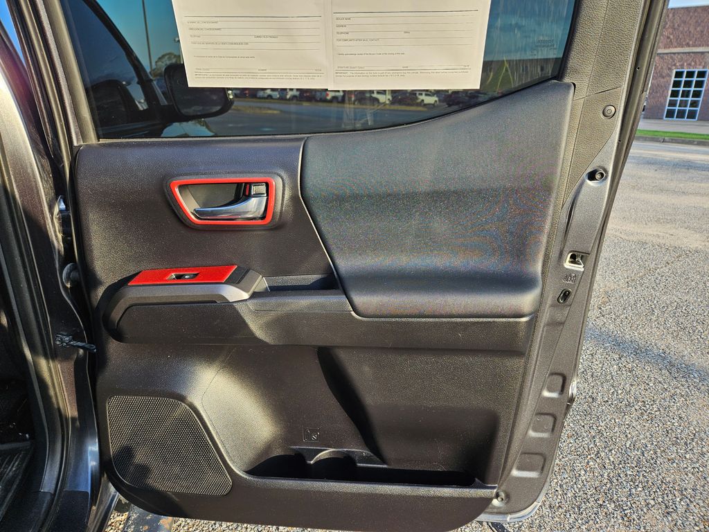2020 Toyota Tacoma TRD Sport photo 25