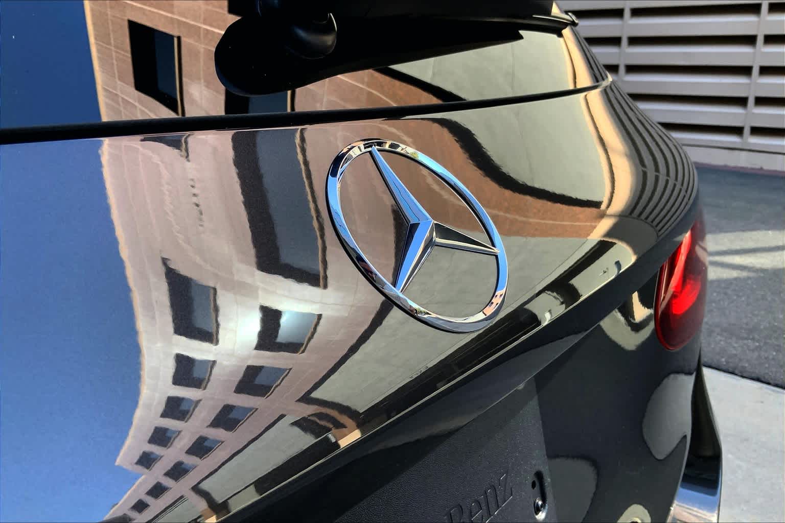 2022 Mercedes Benz GLC 300 photo 9
