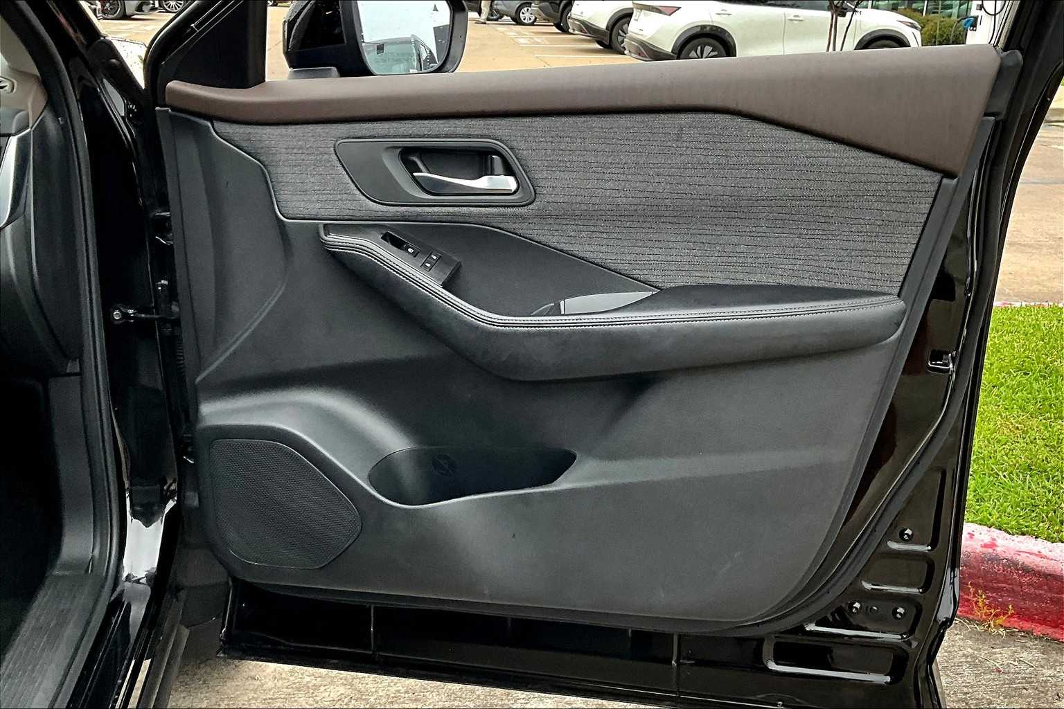 2023 Nissan Rogue SV photo 20