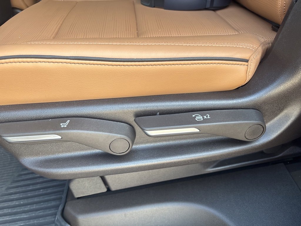 2025 Cadillac Escalade Premium Luxury photo 31