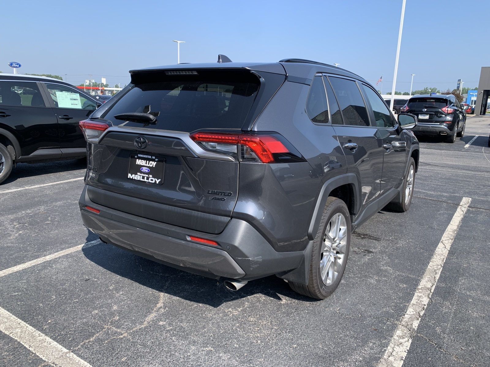 2020 Toyota RAV4 Limited photo 4