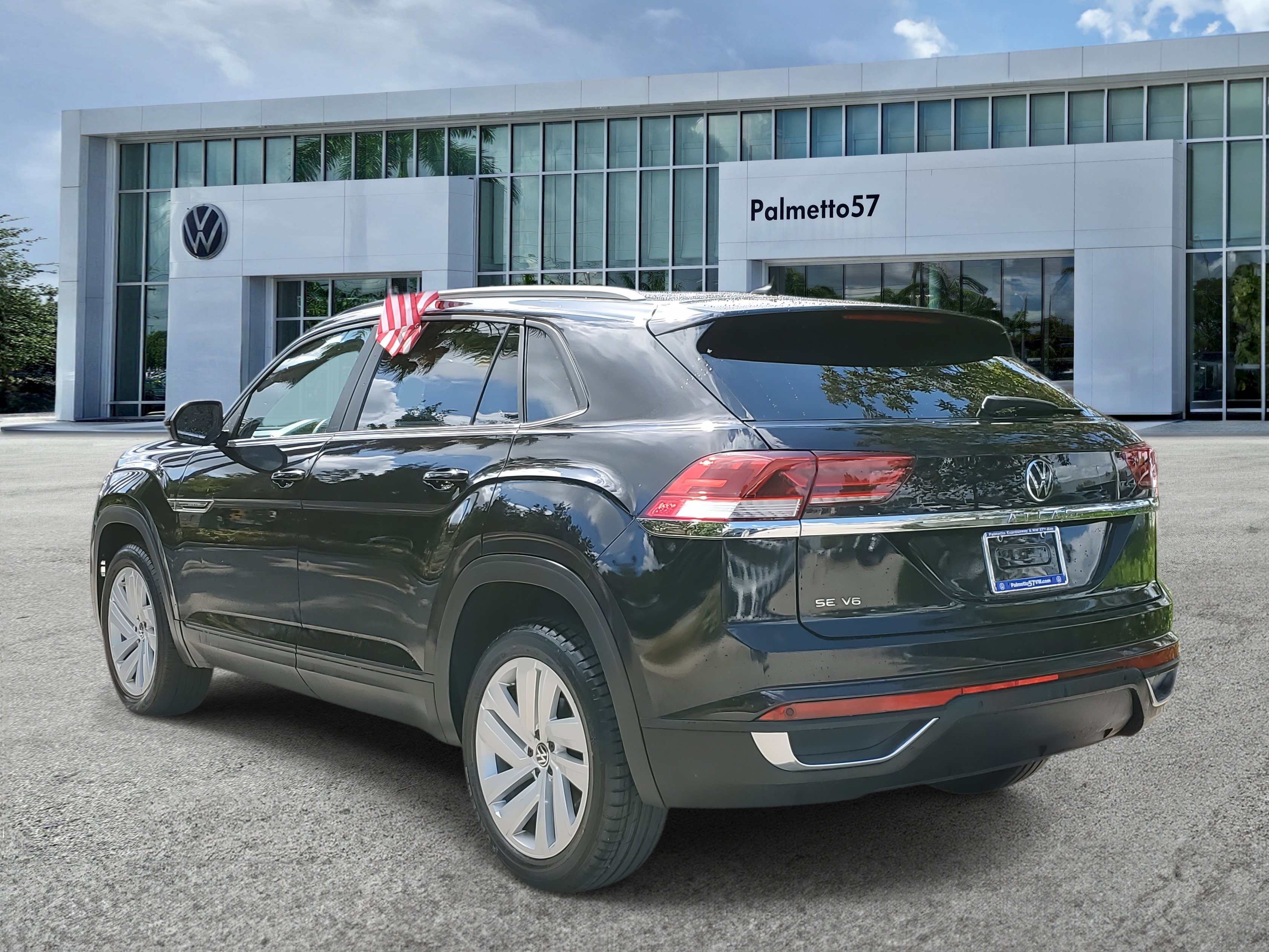 2021 Volkswagen Atlas Cross Sport V6 SE Technology photo 2