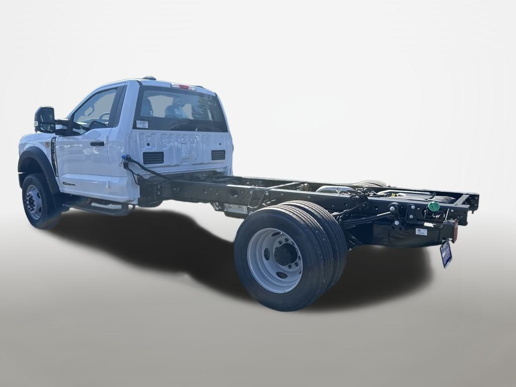 2025 Ford F-600 photo 2