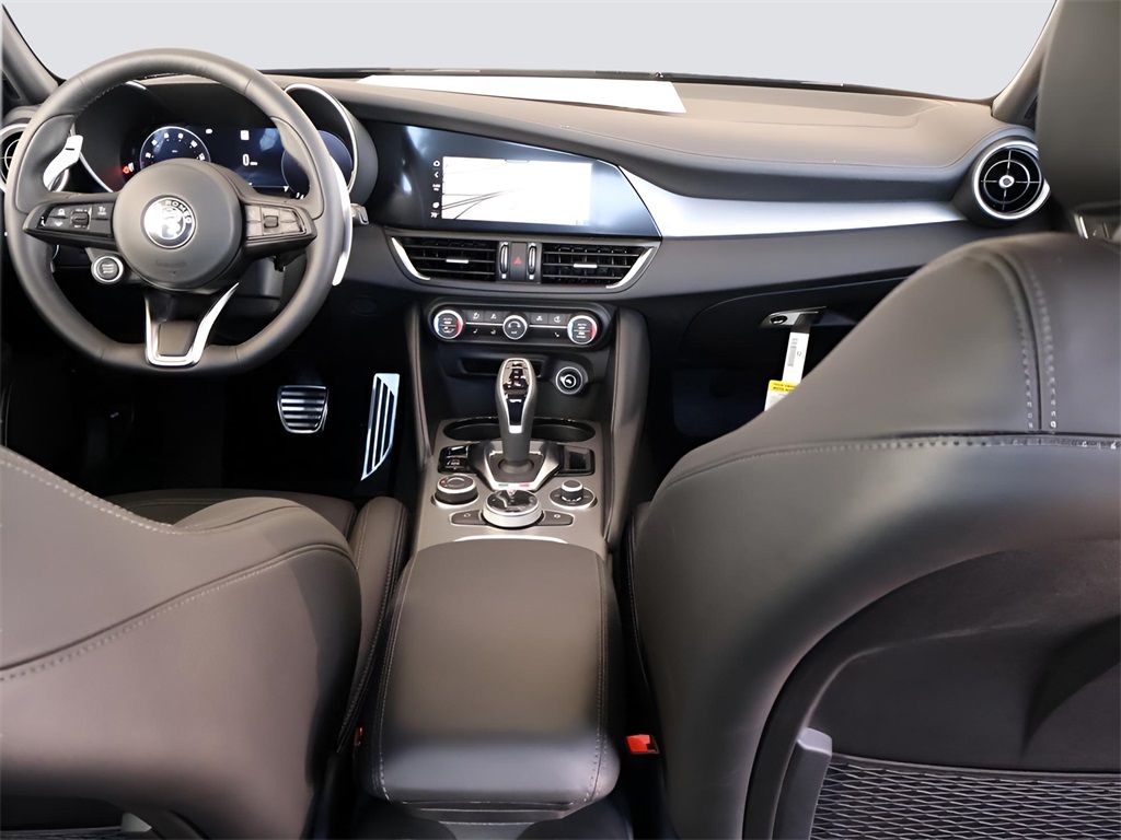 2025 Alfa Romeo Giulia Base photo 15