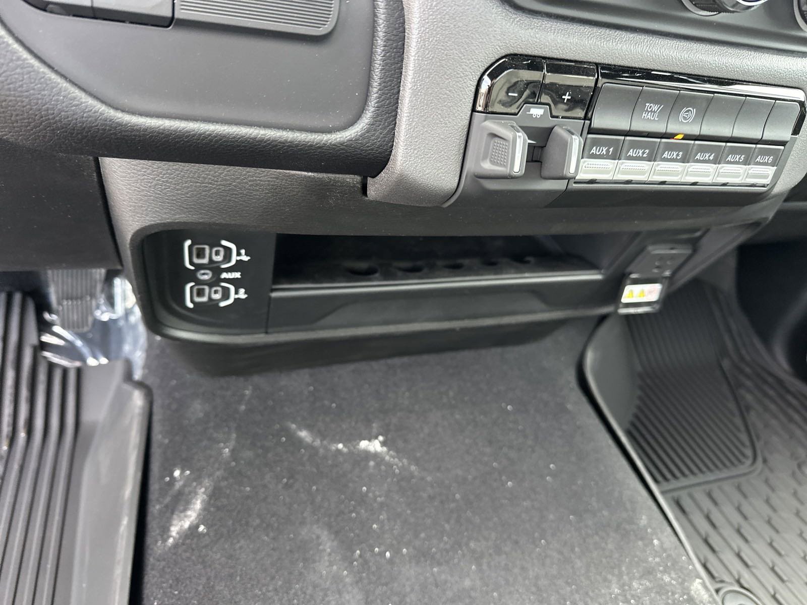 2024 Ram 3500 SLT photo 25