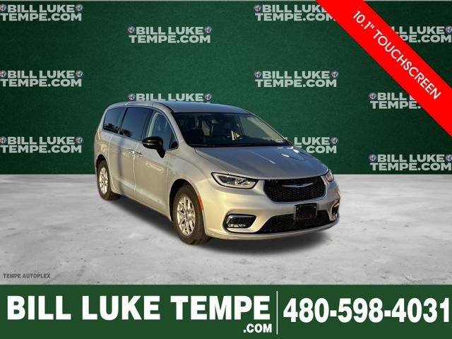 2024 Chrysler Pacifica Touring L's photo