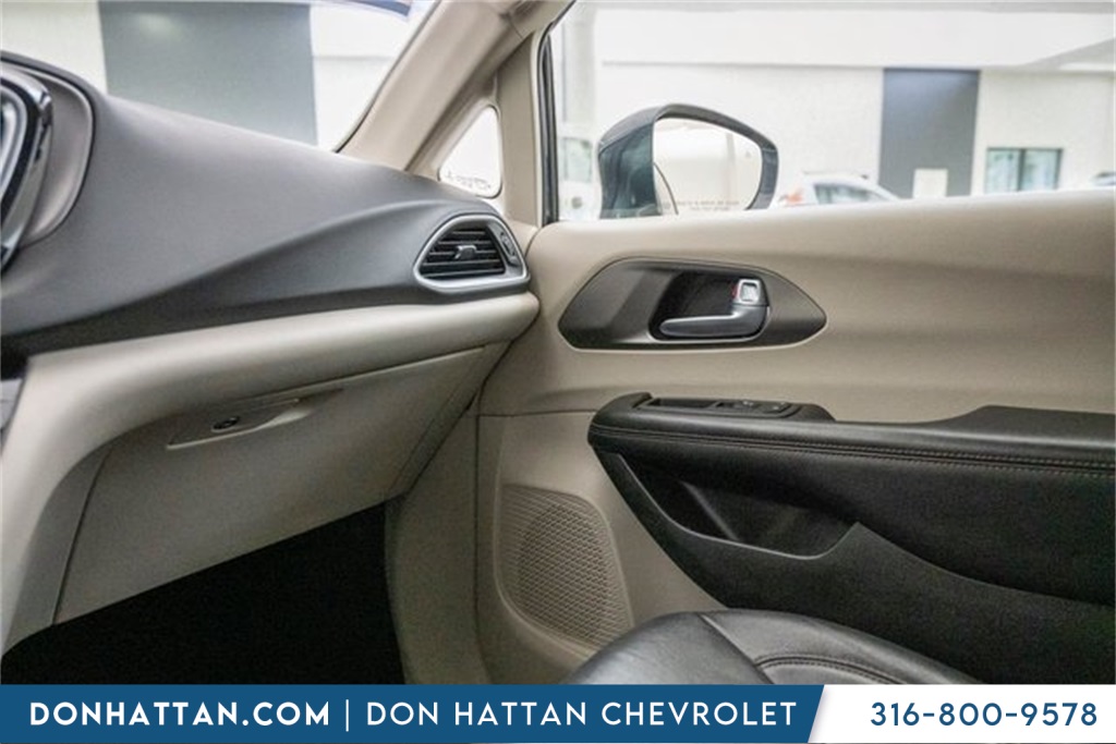 2020 Chrysler Pacifica Touring L photo 13