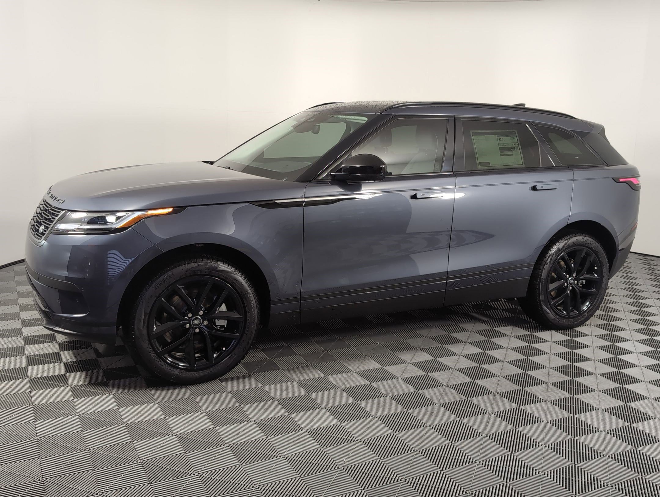 2025 Land Rover Range Rover Velar S's photo