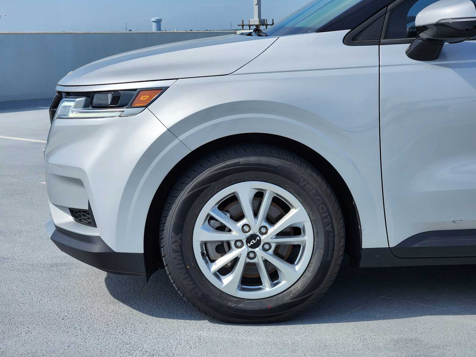 2022 Kia Carnival LXS photo 9
