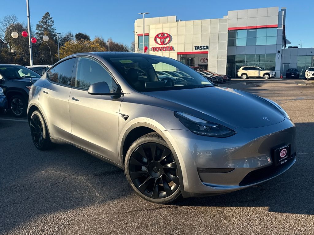 2025 Tesla Model Y Long Range's photo