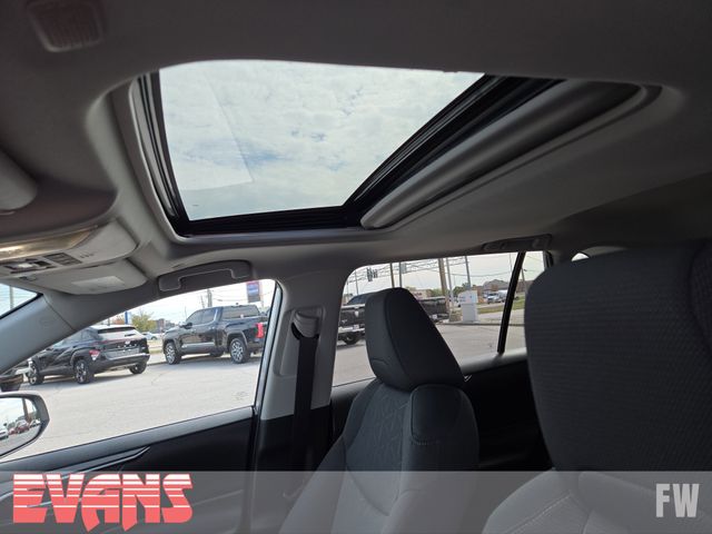 2025 Toyota RAV4 Hybrid XLE photo 19