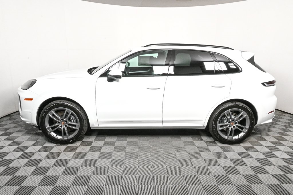 2026 Porsche Cayenne photo 2