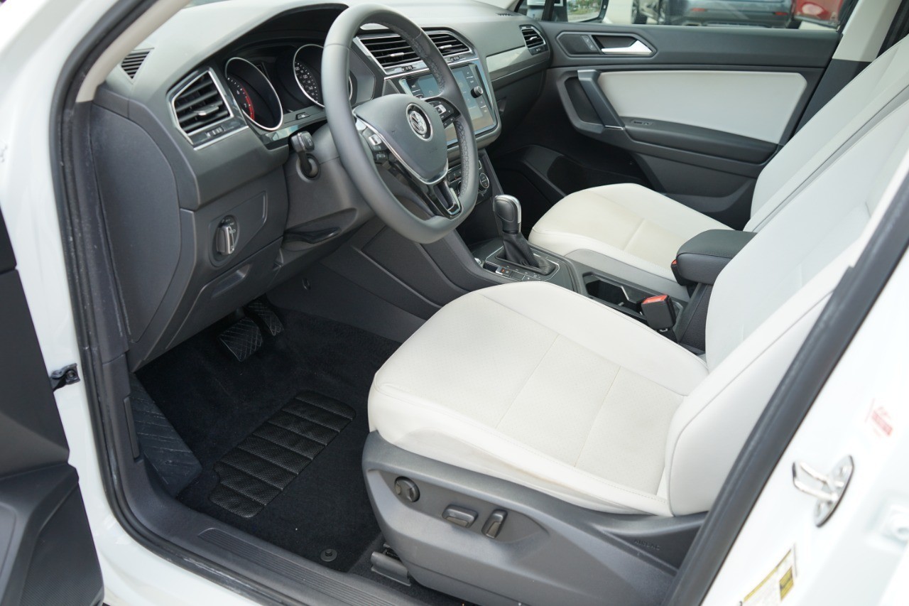 2020 Volkswagen Tiguan SEL photo 13