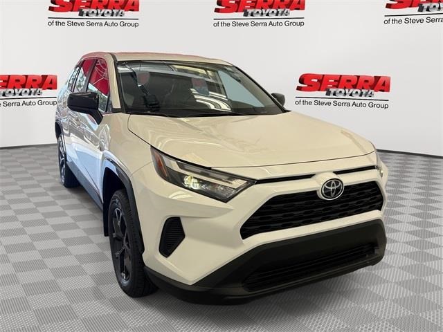 2025 Toyota RAV4 LE's photo